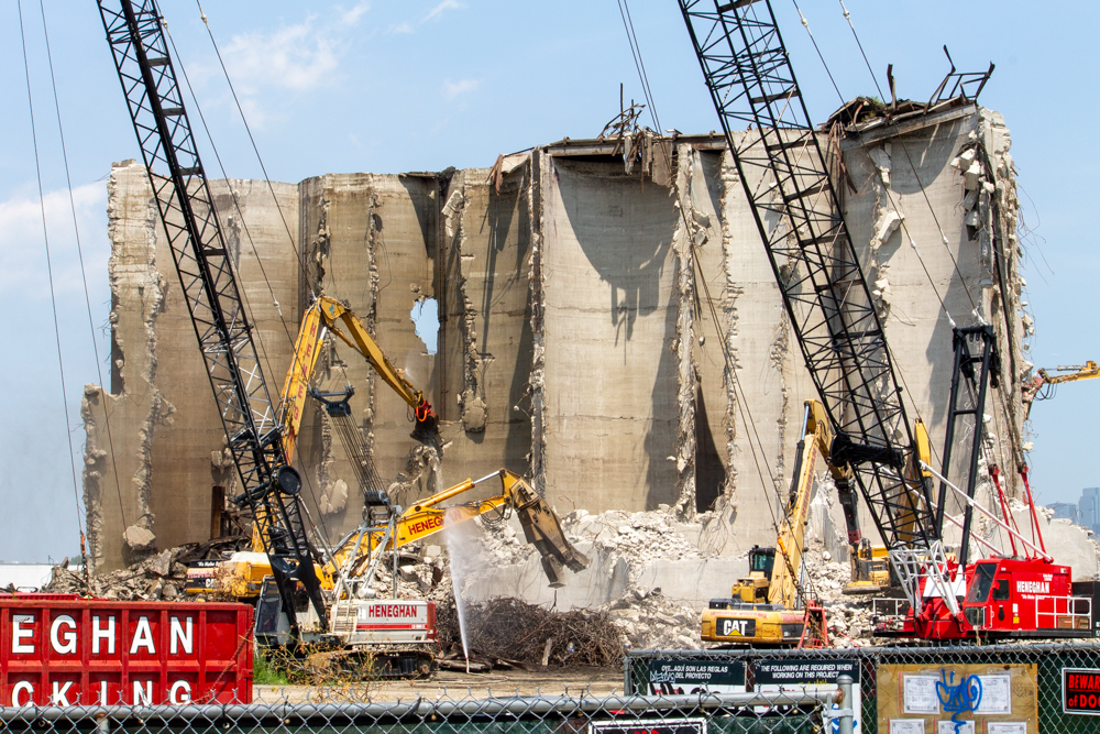 Damen Silos demolition, July 29, 2025