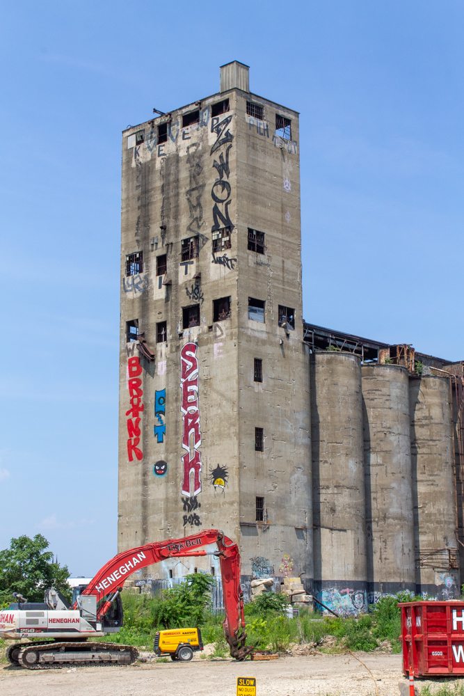 Damen Silos demolition, July 29, 2025