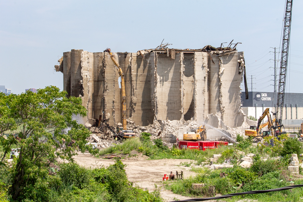Damen Silos demolition, July 29, 2025