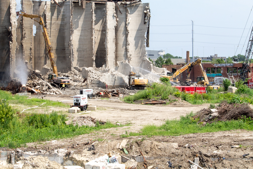 Damen Silos demolition, July 29, 2025