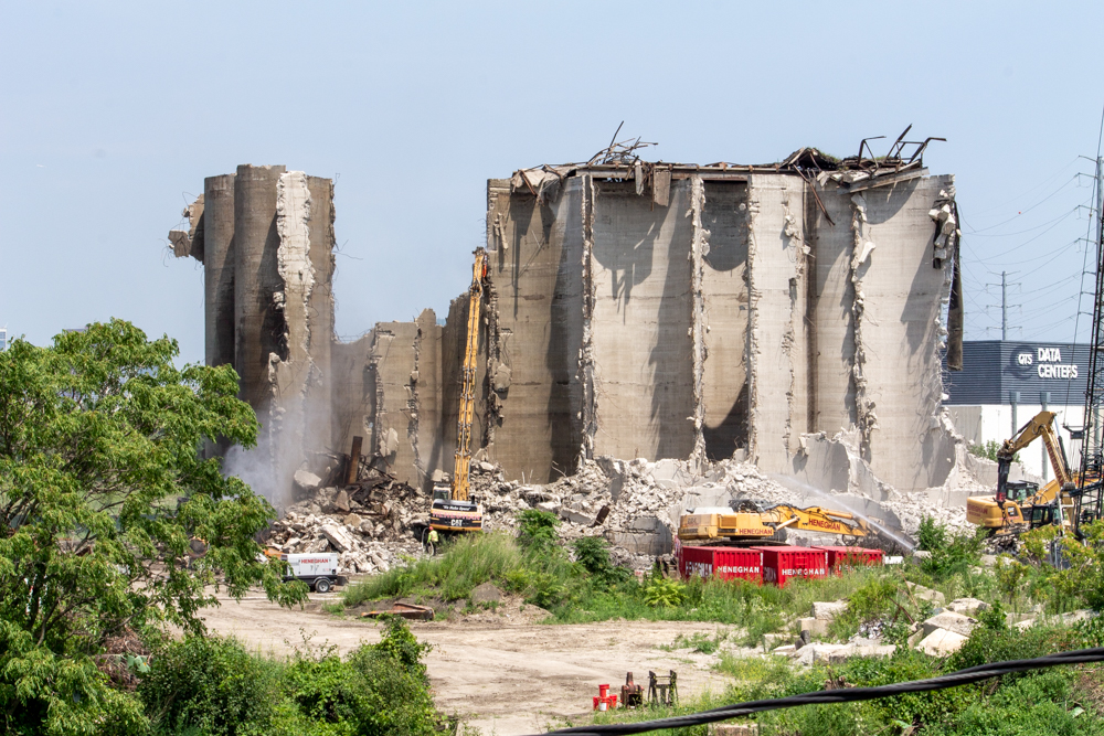 Damen Silos demolition, July 29, 2025