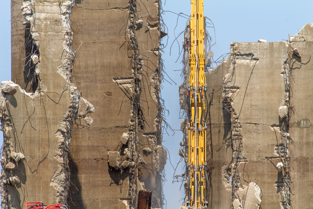 Damen Silos demolition, July 29, 2025