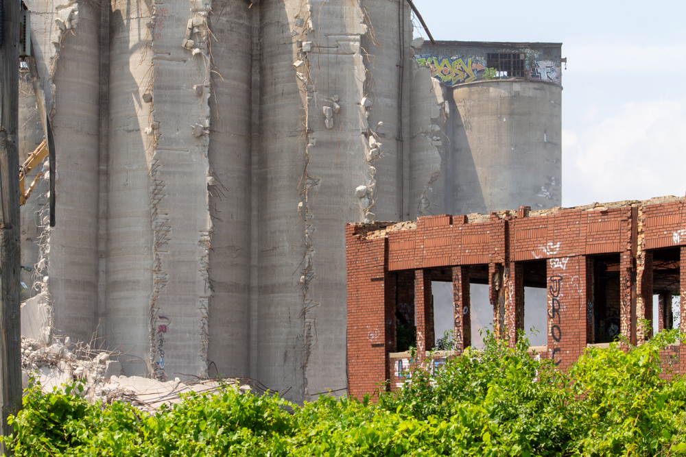 Damen Silos demolition, July 29, 2025