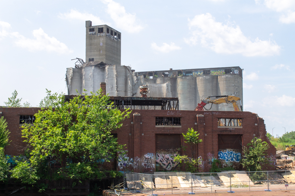 Damen Silos demolition, July 29, 2025