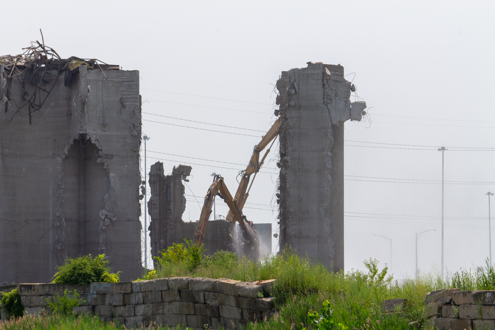 Damen Silos demolition, July 29, 2025