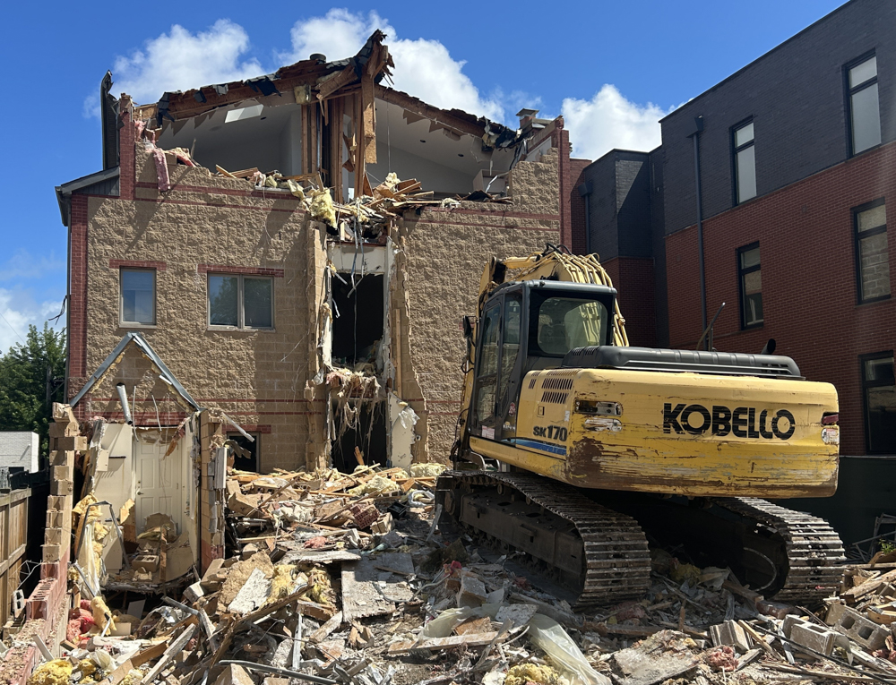 2642/2644 North Lakewood Avenue demolition