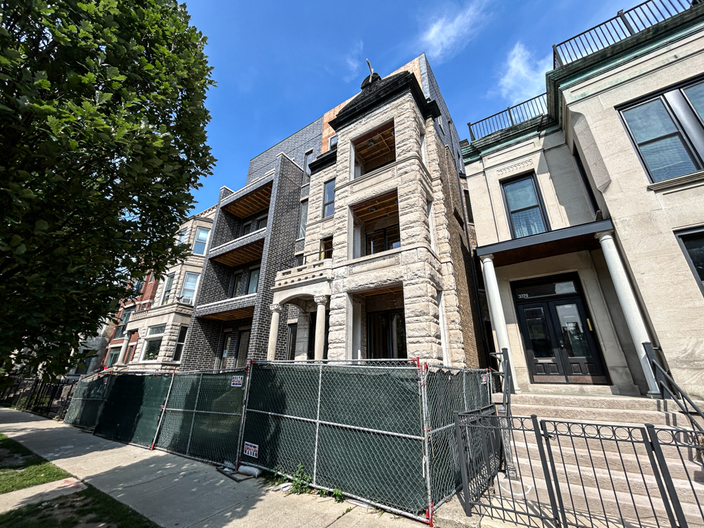 The property is located one block north of the centerfield bleachers at Wrigley Field. The Addison Red Line elevated train platform is less than two blocks south at Addison Street. Bus service is available via Routes 8, 22, 80, 152, all within a three-block walk. 