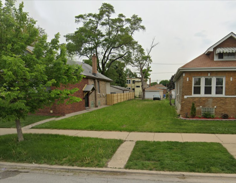8028 South Lafayette Avenue three-flat construction permitted