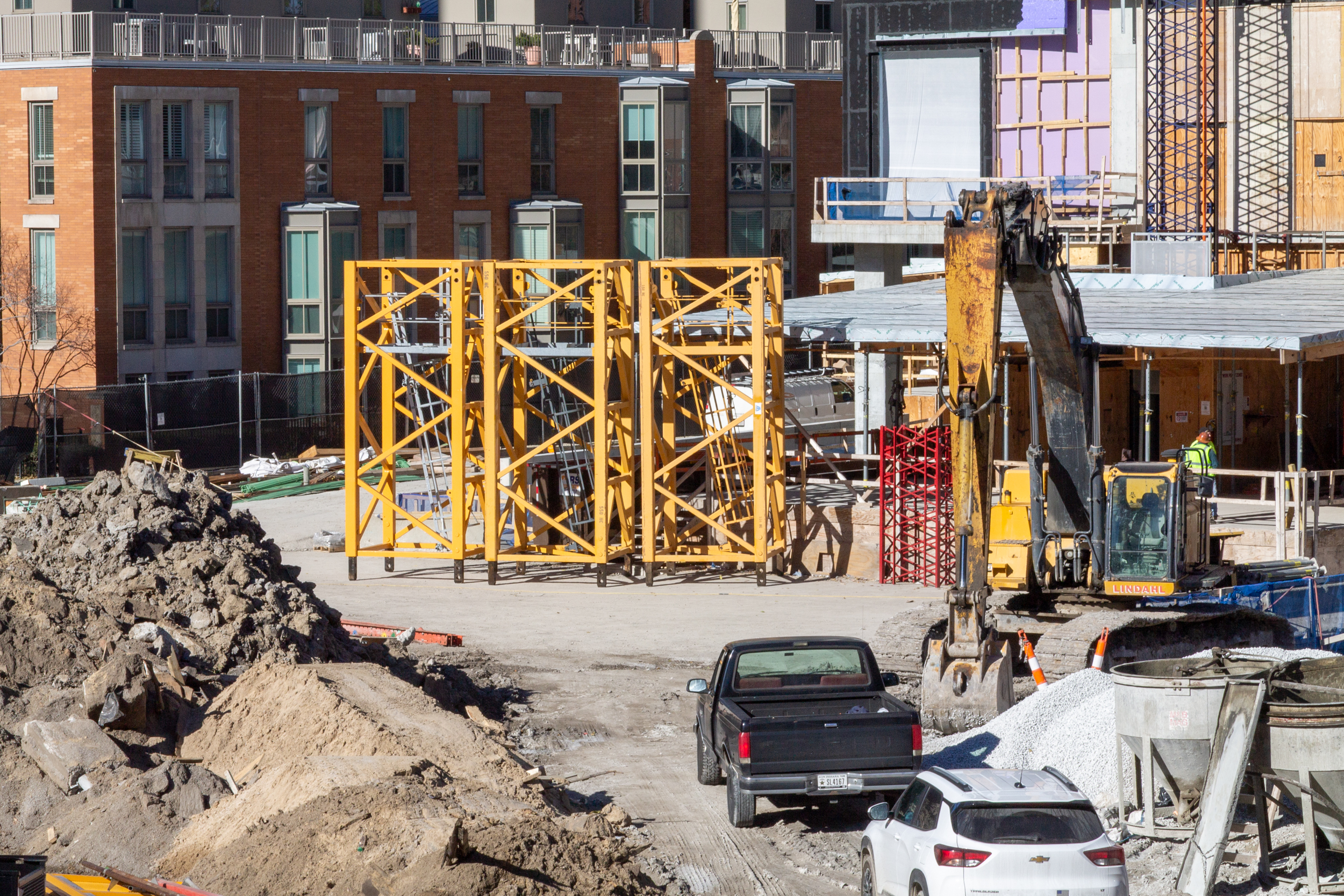 400 Lake Shore North Tower crane jump November 2025