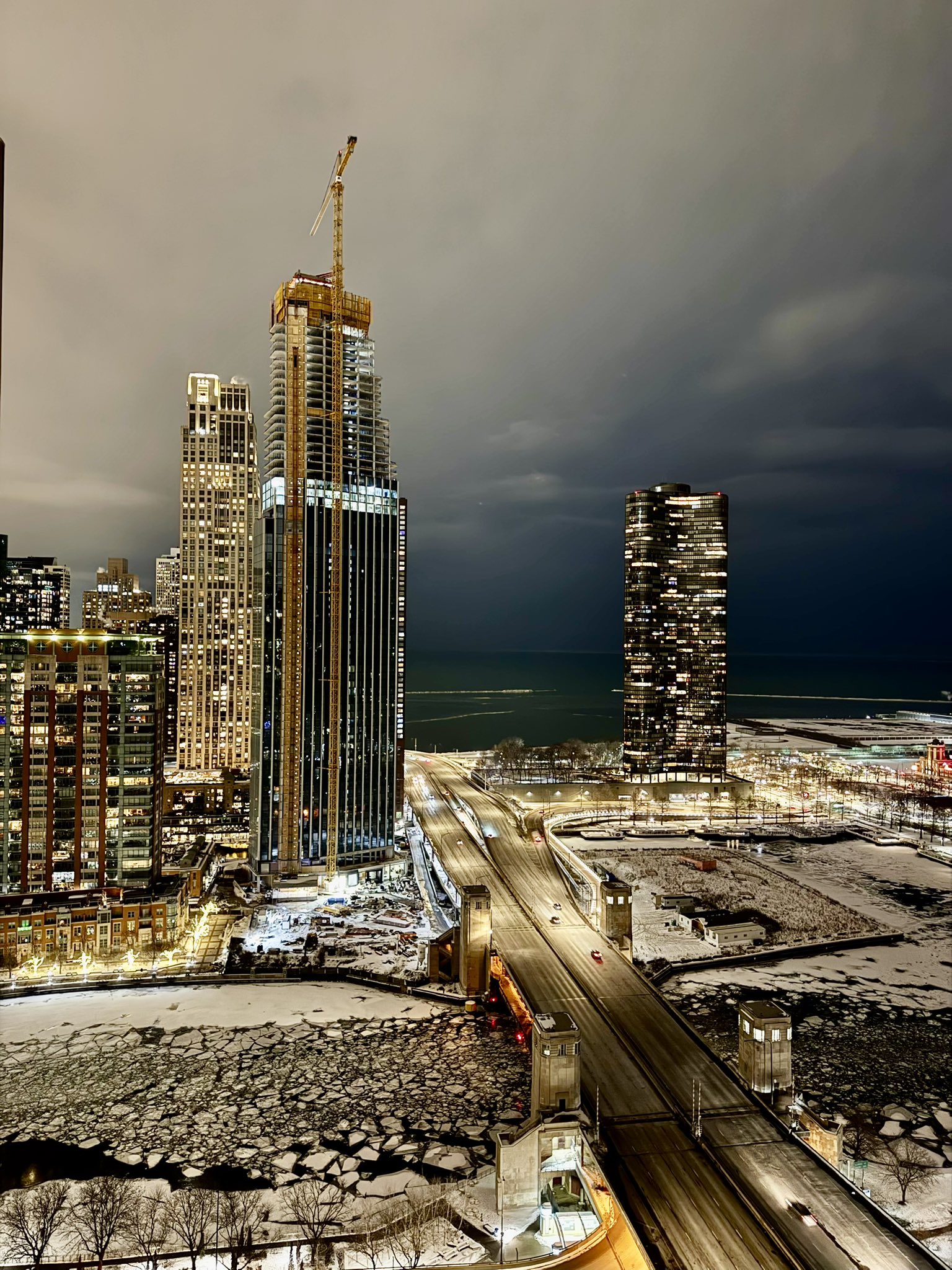 400 lake Shore final tower crane jump