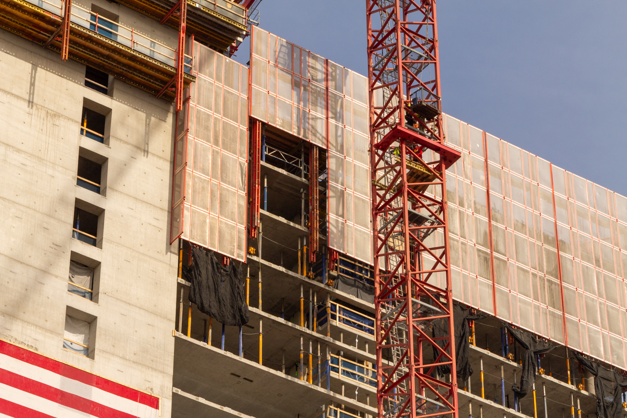Bally's Hotel tower crane jump #2