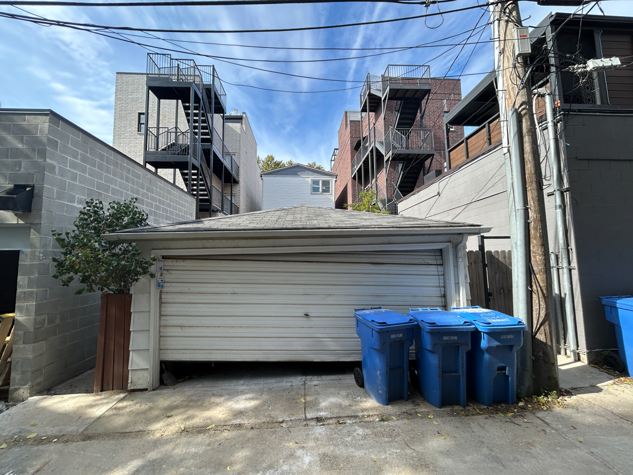 2743 North Greenview Avenue construction permitted