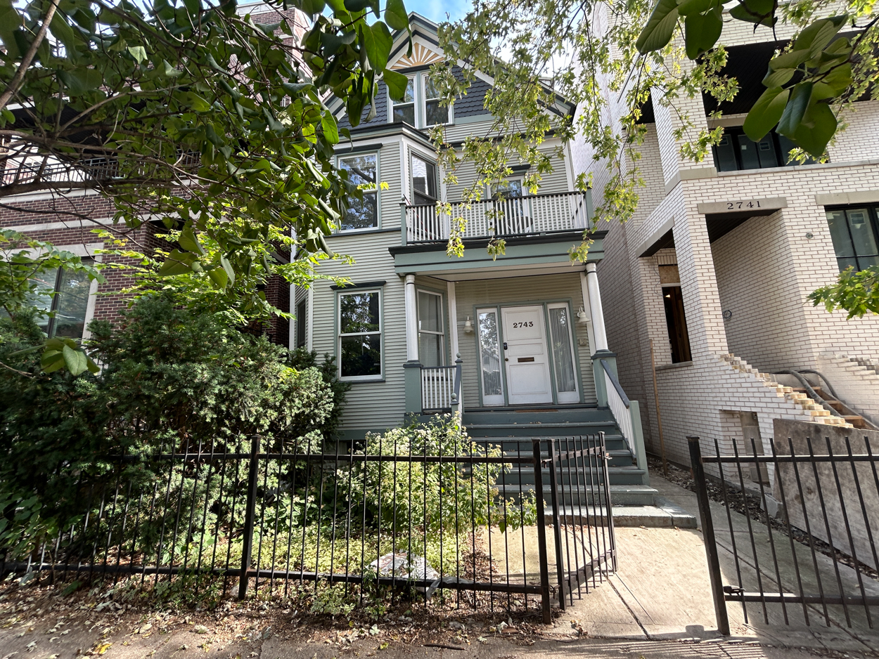 2743 North Greenview Avenue construction permitted