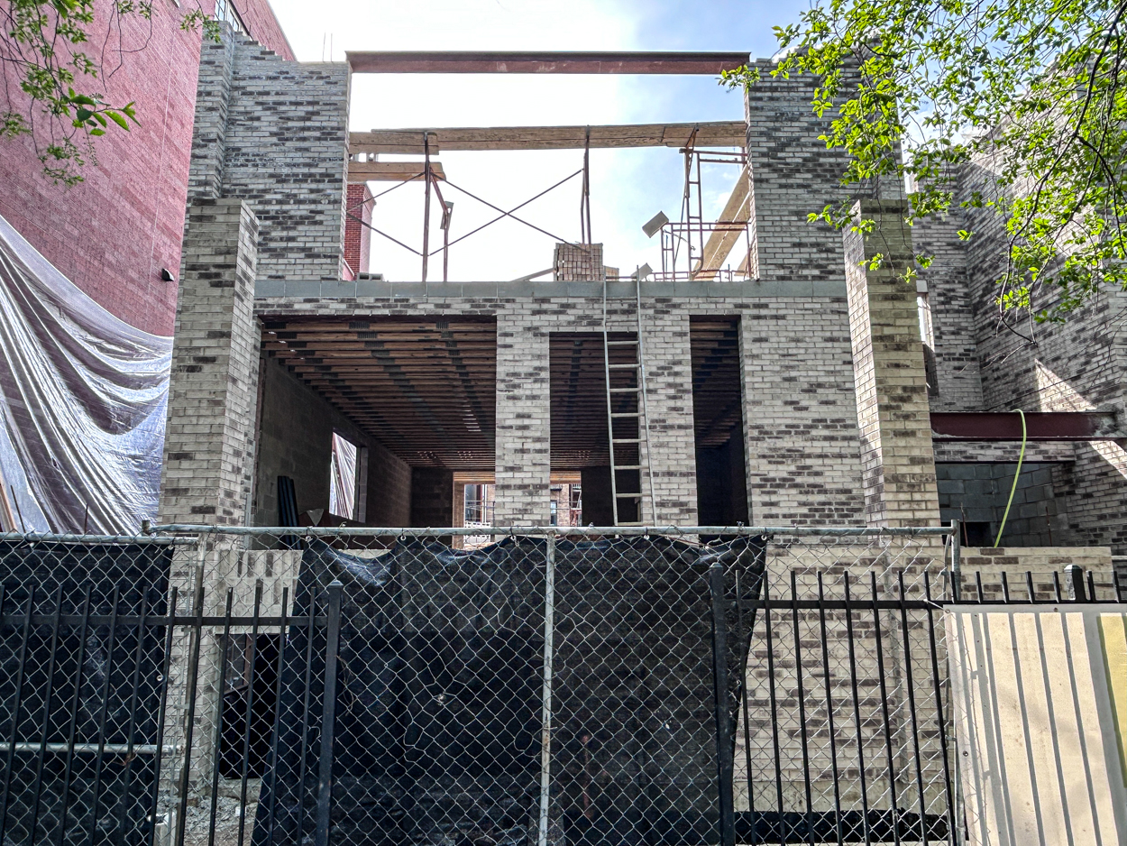 1658 North Burling Street construction