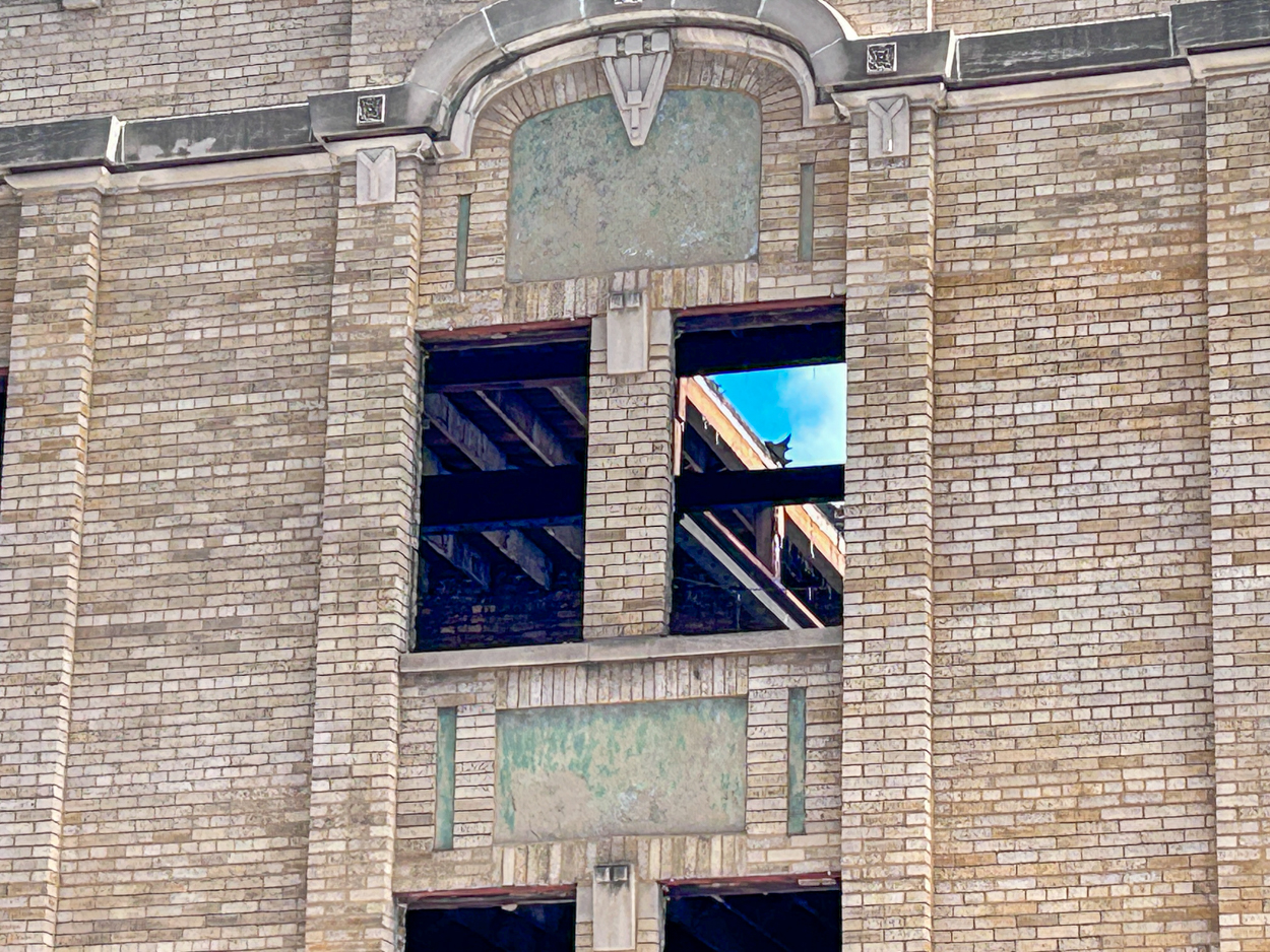 Leon Hotel 2701 North Clark Street renovations underway