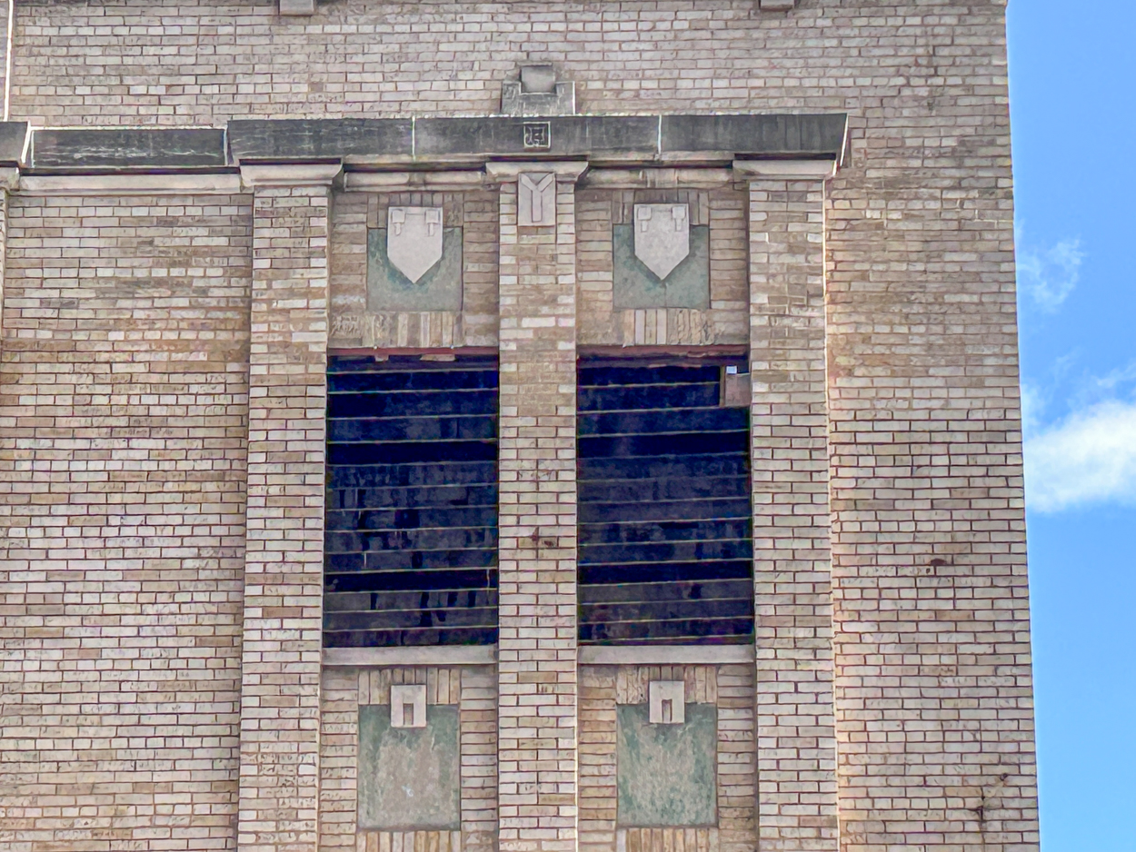 Leon Hotel 2701 North Clark Street renovations underway