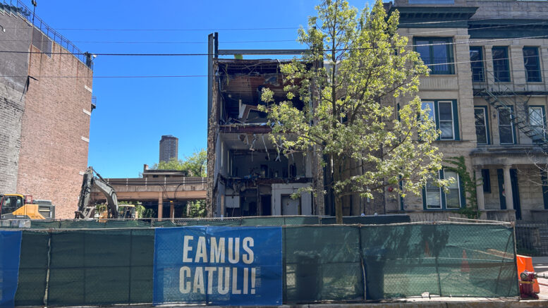3627 North Sheffield Avenue demolition resumes