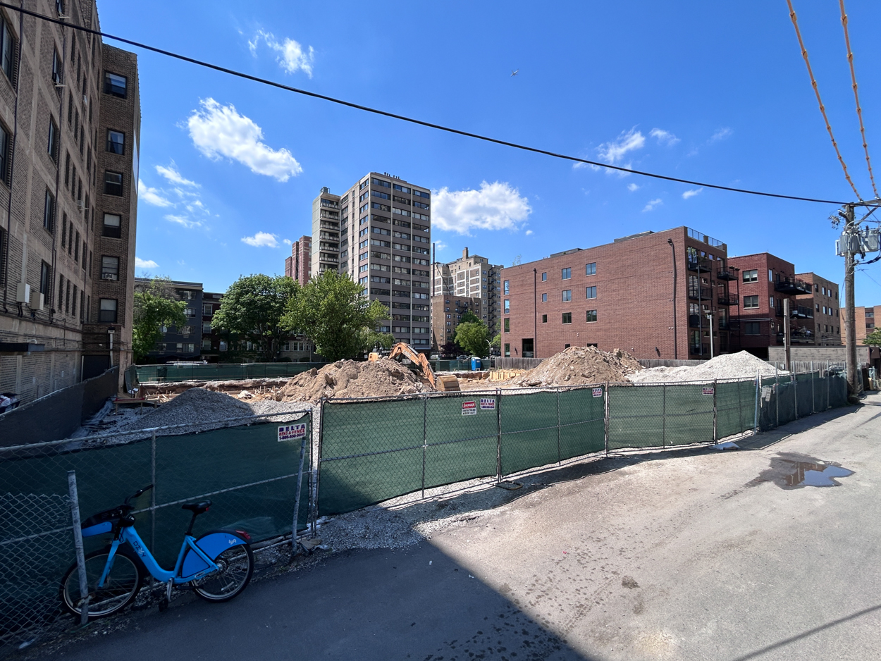 6143 North Kenmore Avenue construction underway