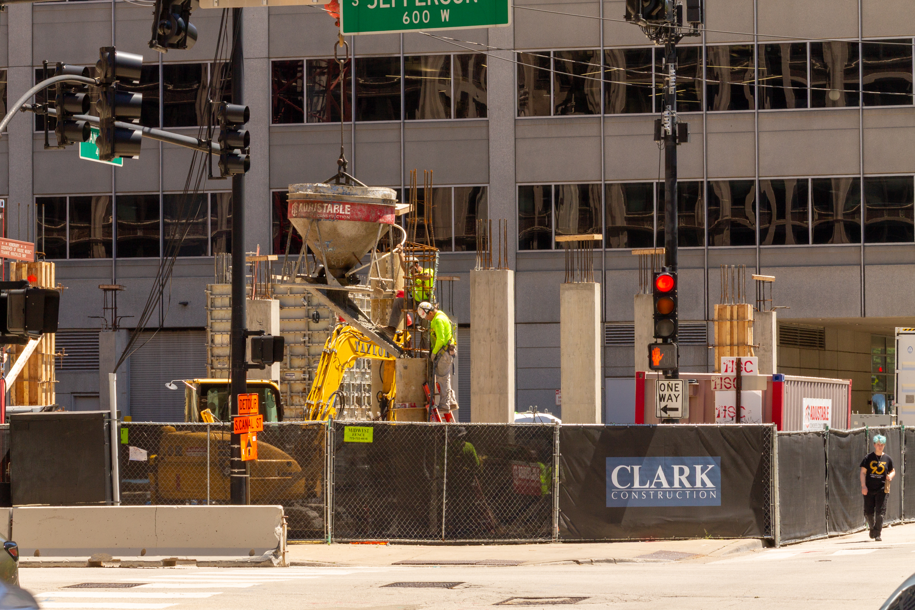566 West Van Buren tower crane