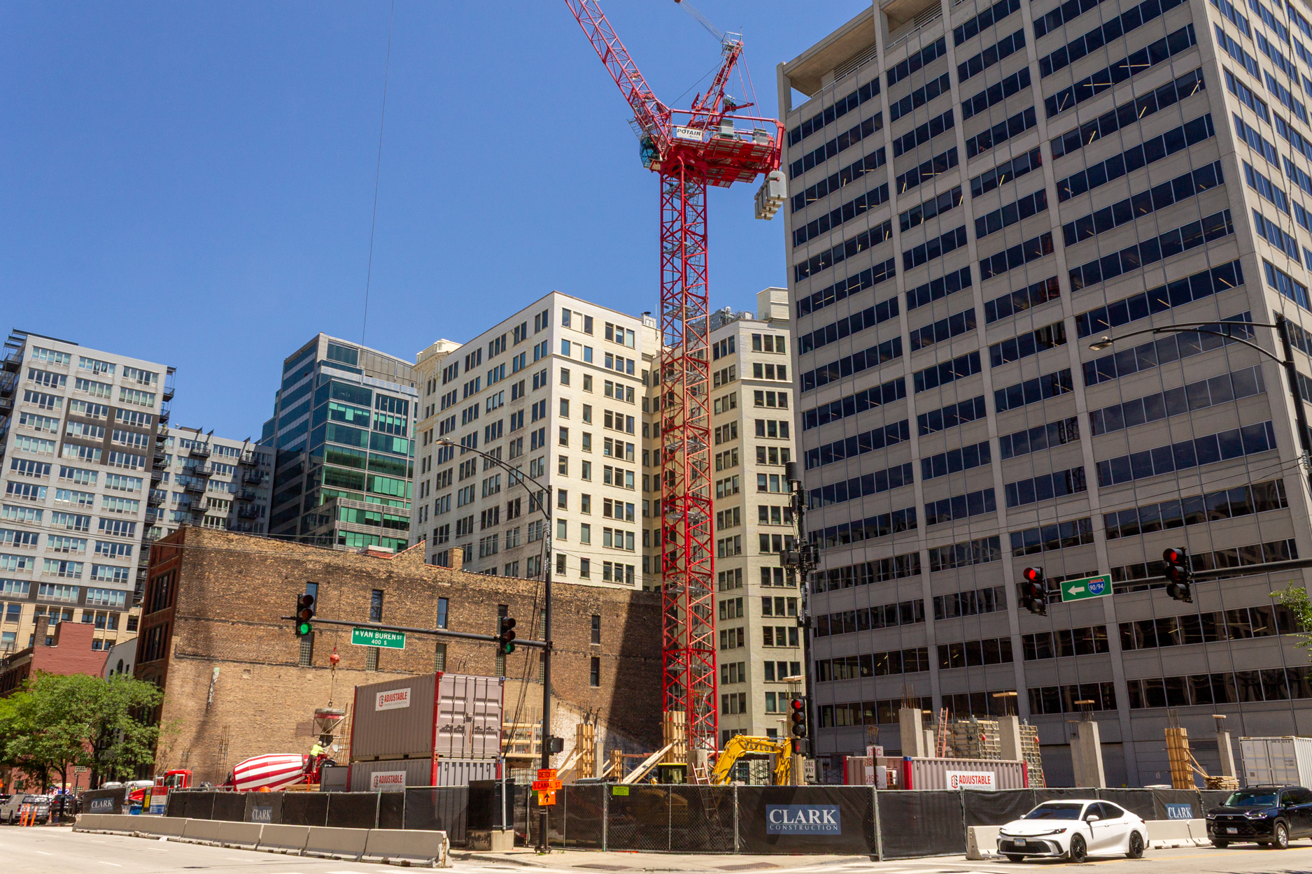 566 West Van Buren tower crane