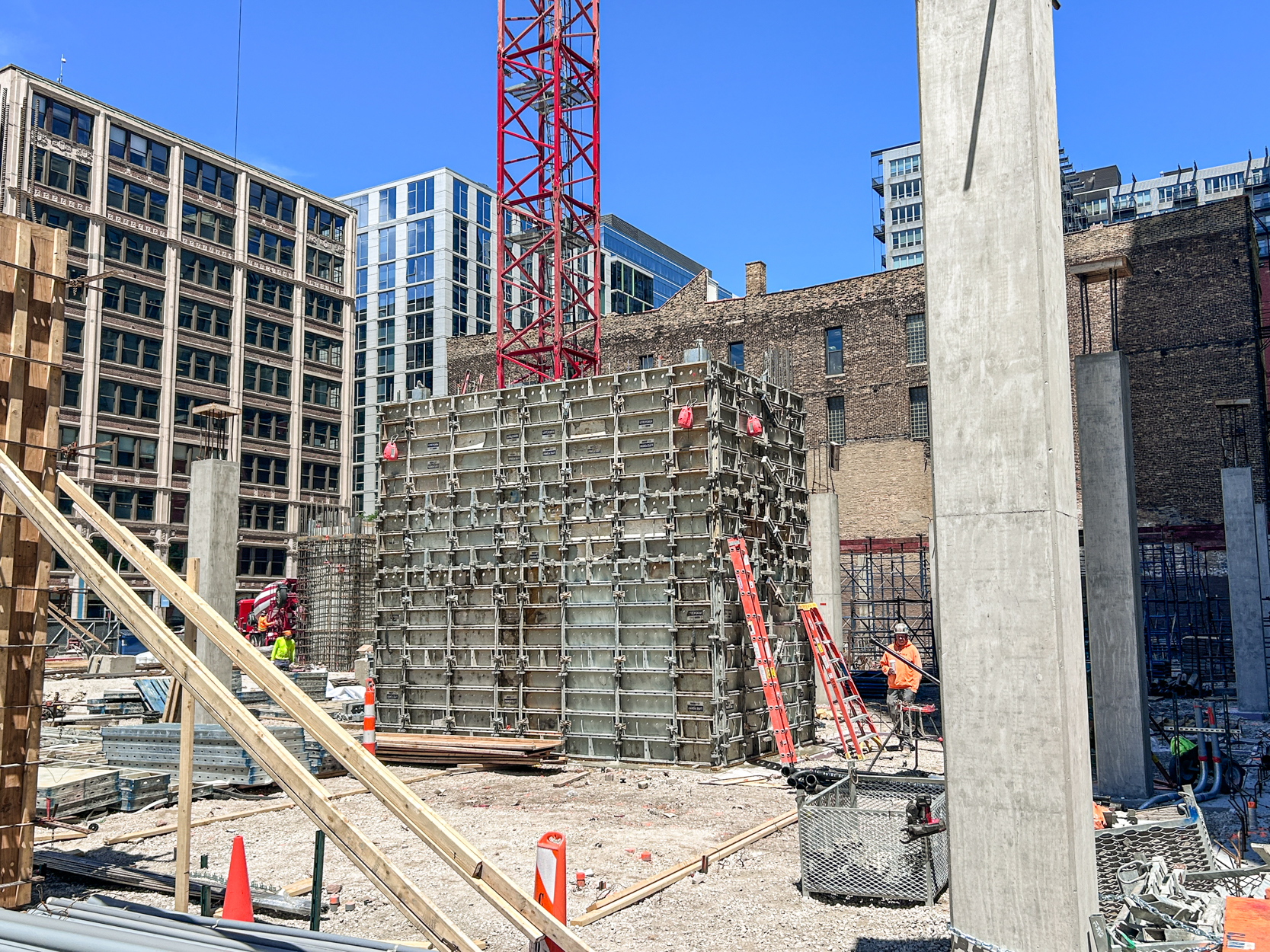 566 West Van Buren tower crane