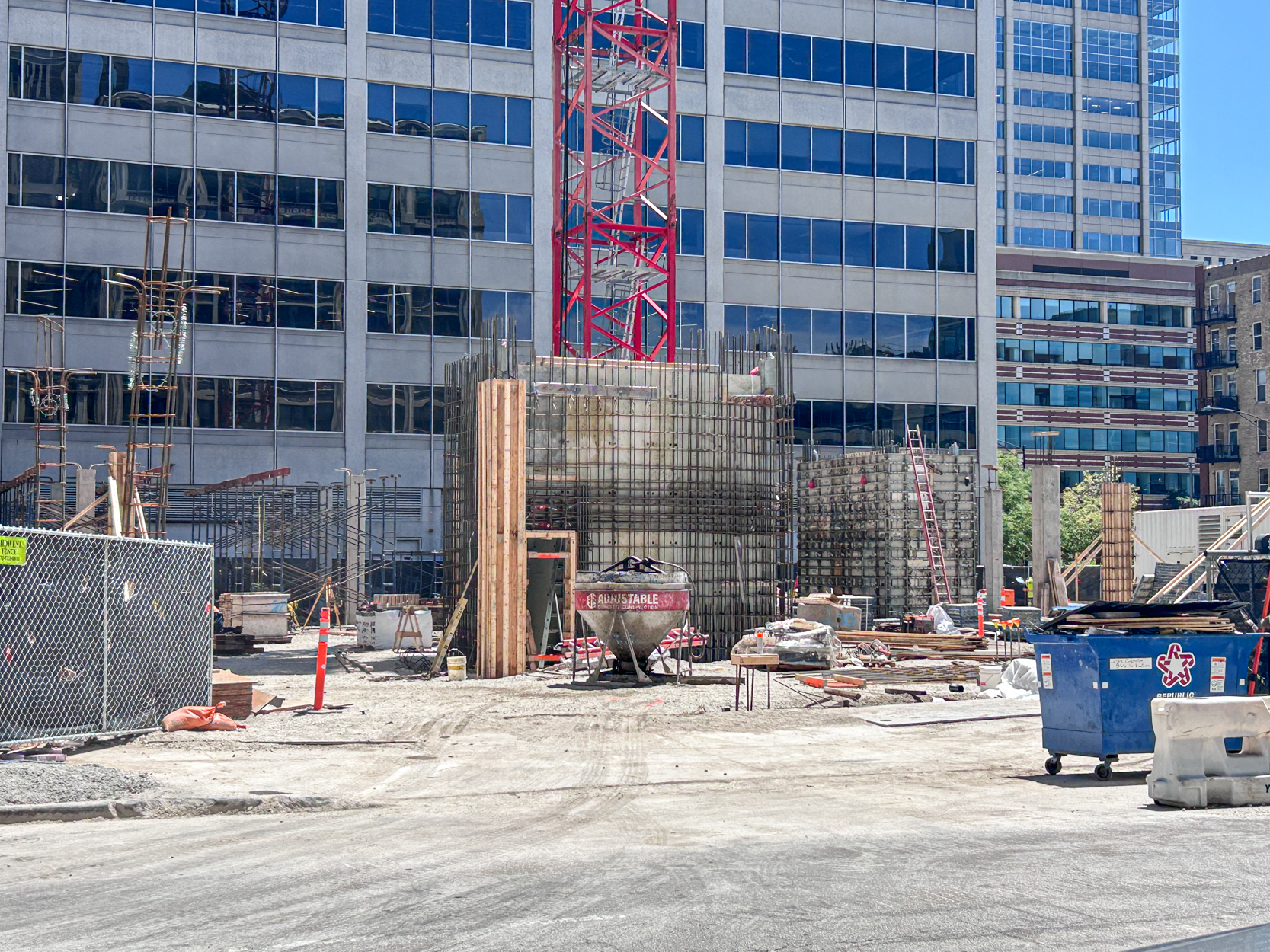 566 West Van Buren tower crane