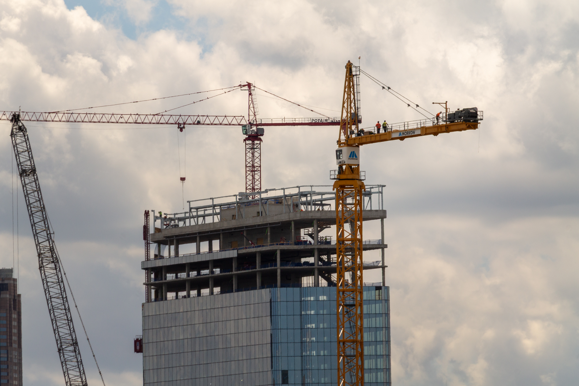 Halsted Pointe tower crane assembly