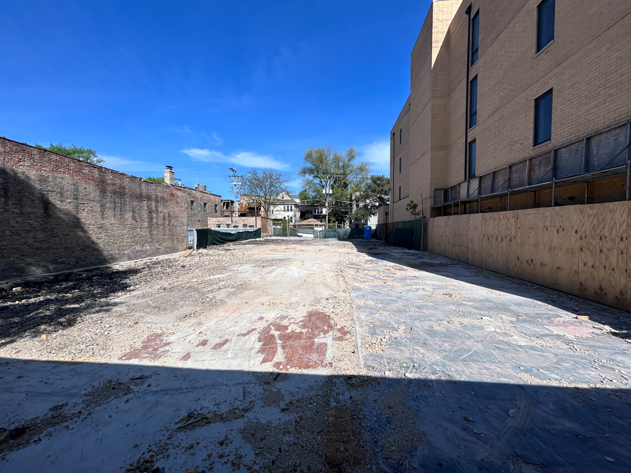 4943 North Damen construction permitted