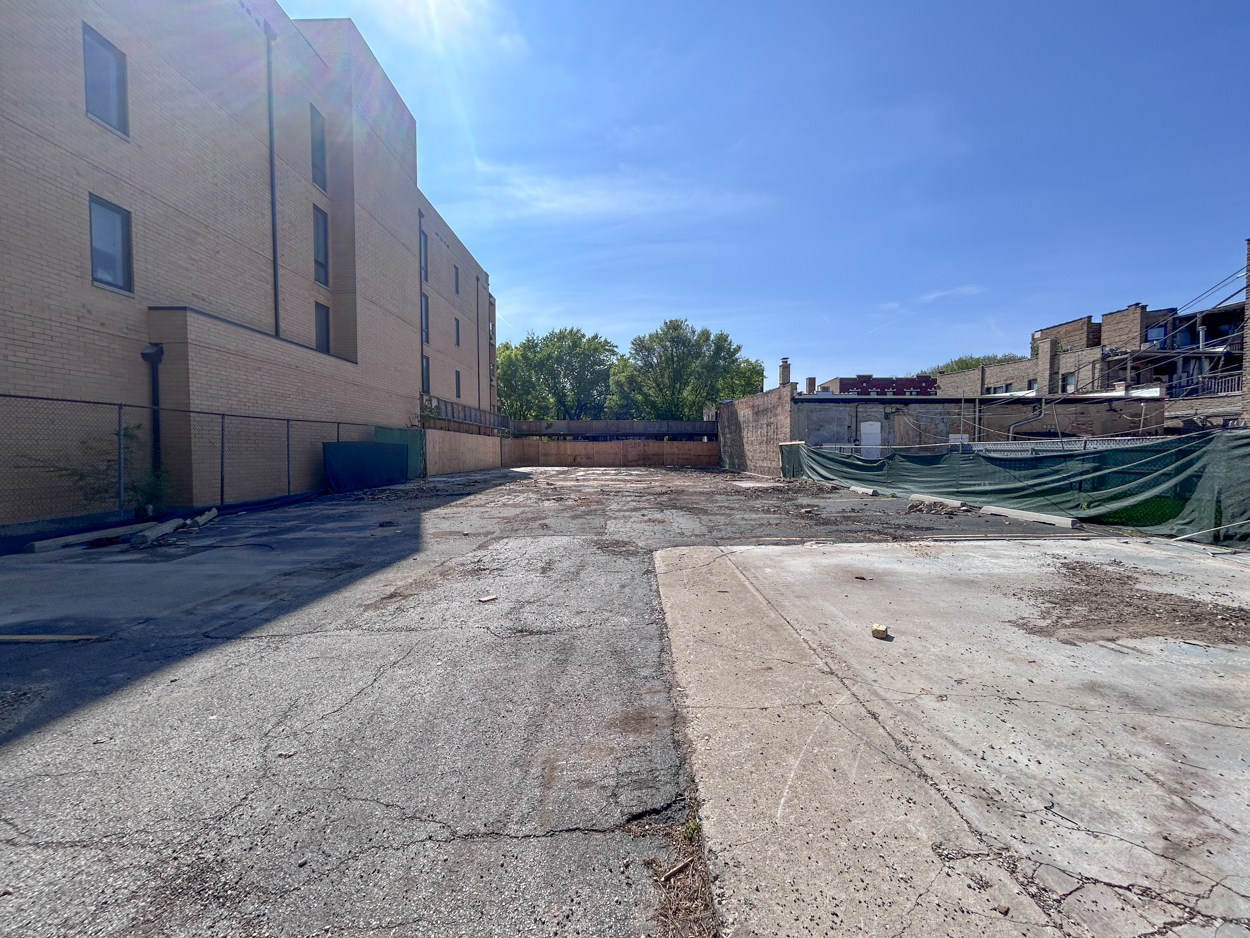 4943 North Damen construction permitted