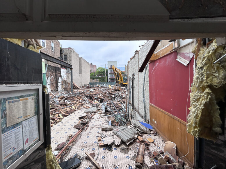 909 West Belmont Avenue demolition