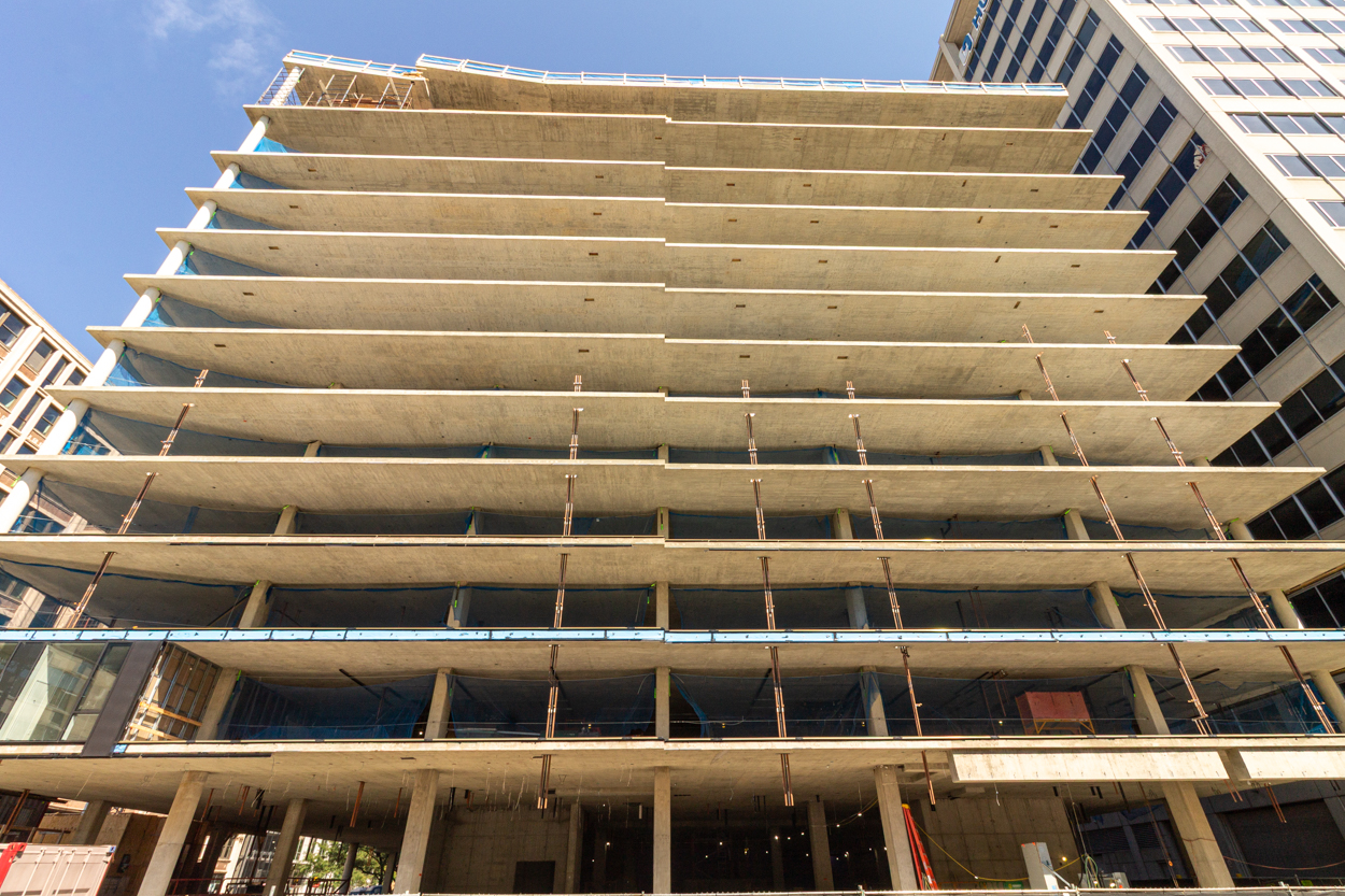 566 West Van Buren topped out, first glass