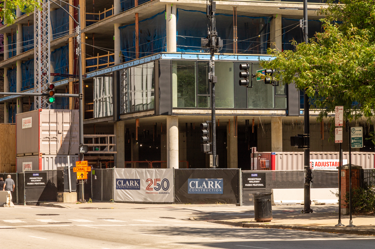566 West Van Buren topped out, first glass