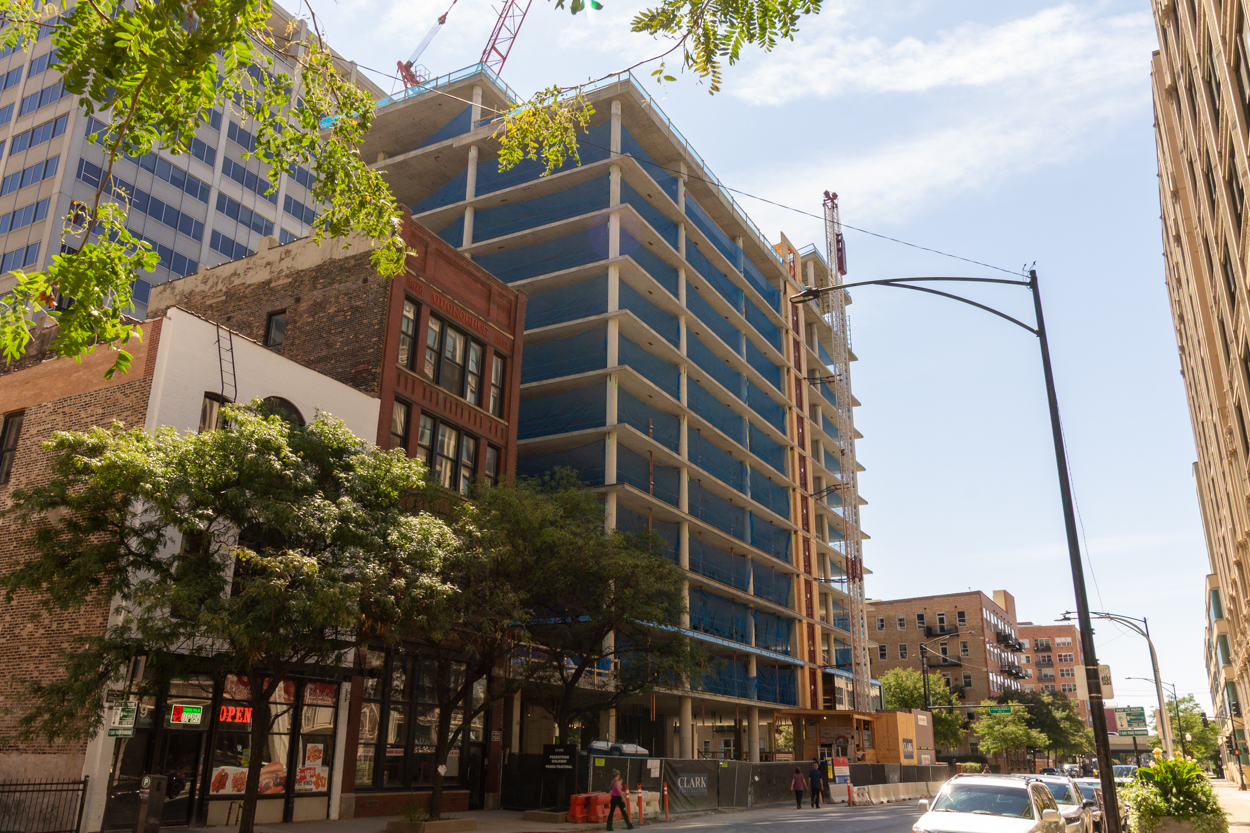 566 West Van Buren topped out, first glass