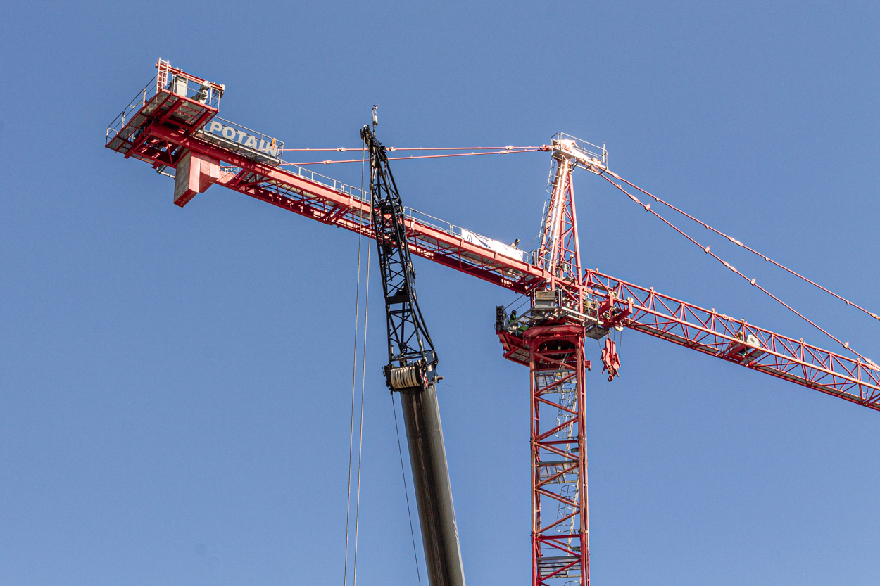 410 North Elizabeth tower crane assembly