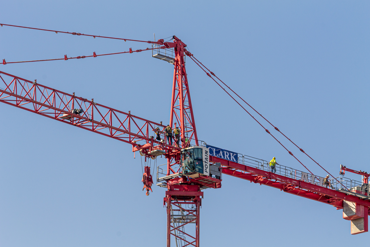 410 North Elizabeth tower crane assembly