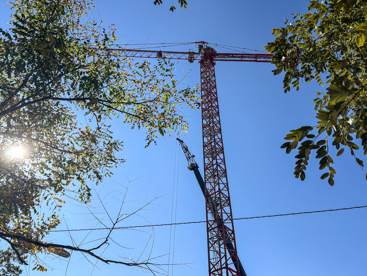 410 North Elizabeth tower crane assembly